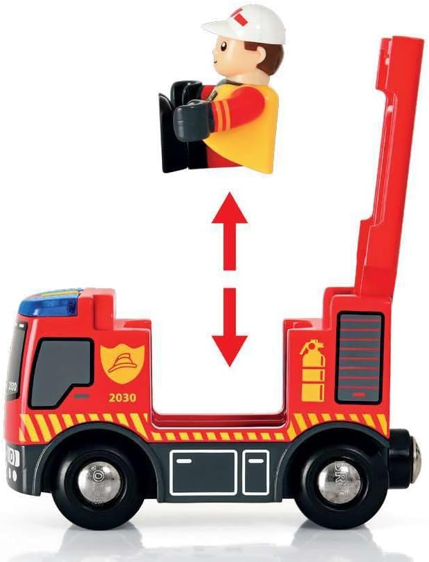 BRIO World 33815 Feuerwehr-Set - Holzeisenbahn-Set inklusive Feuerwehr-Auto mit Licht und Sound - Em