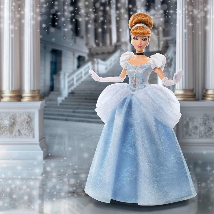 Mattel Disney Princess Glitzerprinzessin Cinderella Modepuppe mit Zubehörteilen, mit abnehmbarem Kle