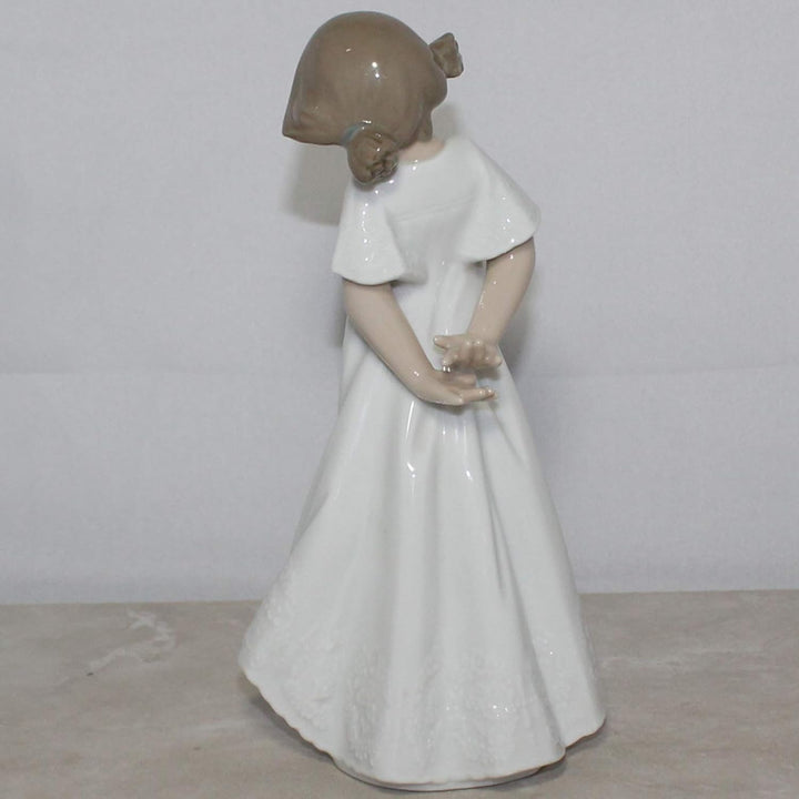 NAO 02001109 So Shy Figure Ornament