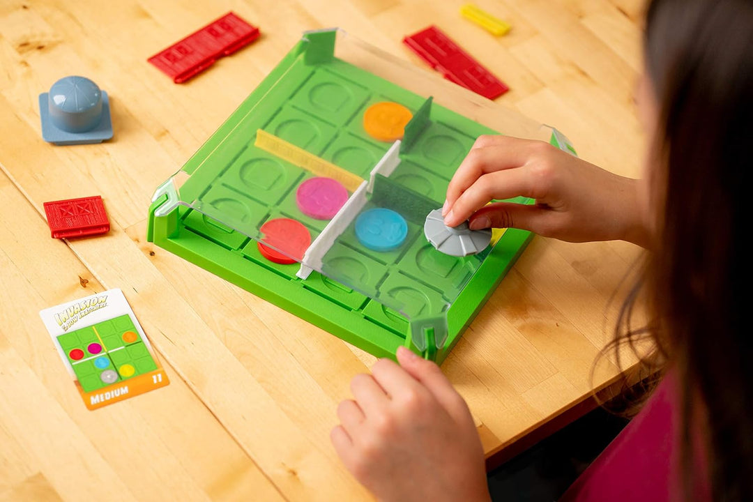 ThinkFun Invasion of The Cow Snatcher – Magnetisches Logik-Gehirnspiel für Kinder ab 6 Jahren Invasi