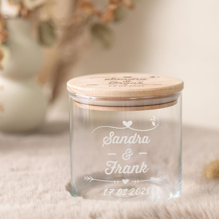 GRAVURZEILE Vorratsglas mit graviertem Holzdeckel - Wedding Design - Personalisiert mit Name & Datum