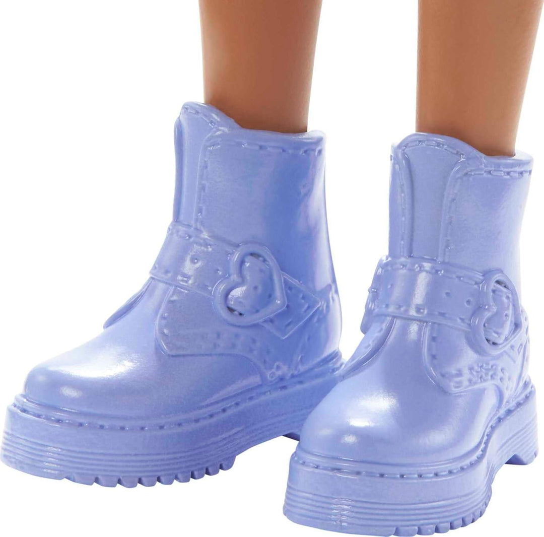 Barbie HPF77 Puppe, Spielzeug für Kinder, lockige, braune Haare, Fashionistas, athletischer Körperba