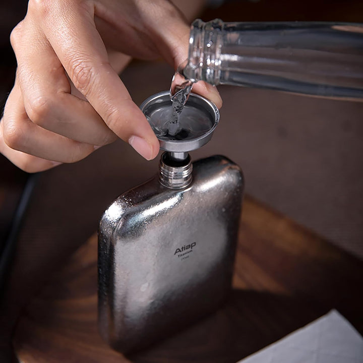 Titan-Flachmann, tragbar, auslaufsicher, Weintopf, Flagon, Trinkbecher mit Kappe für Outdoor, Campin