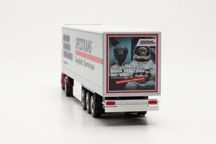 Herpa LKW Modell Iveco S-Way LNG Gardinenplanen-Sattelzug „Spezitrans“, originalgetreu im Massstab 1