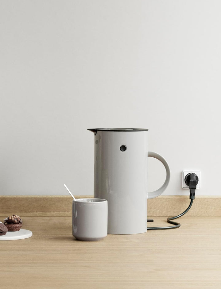 Stelton Wasserkocher EM77 - Elektrischer Kocher, Wasserkessel, Teekanne - Schnell kochend, niedriger
