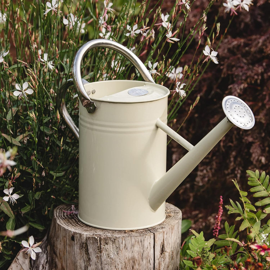 Kent &amp; Stowe 9 Liter Vintage Giesskanne in Creme – Verzinkte Stahlkanne für das tägliche Giessen – K