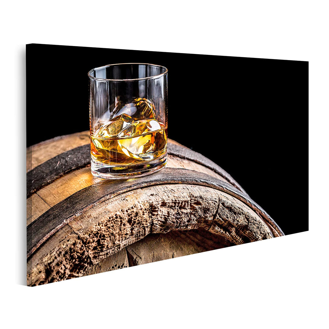 islandburner Bild auf Leinwand Glas Whisky Mit EIS Auf Alten Holzfass Wandbild Poster Kunstdruck Bil