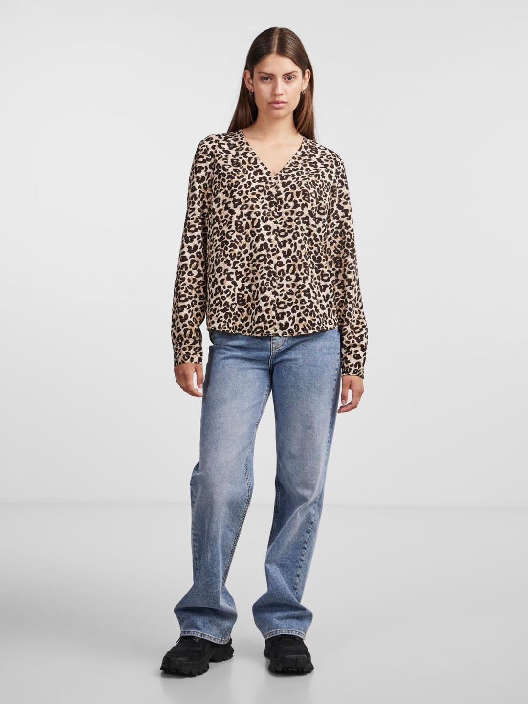 PIECES Damen Pcnessa Ls V-Neck Shirt Noos Bluse S Silver Mink/Aop:leo Aop, S Silver Mink/Aop:leo Aop