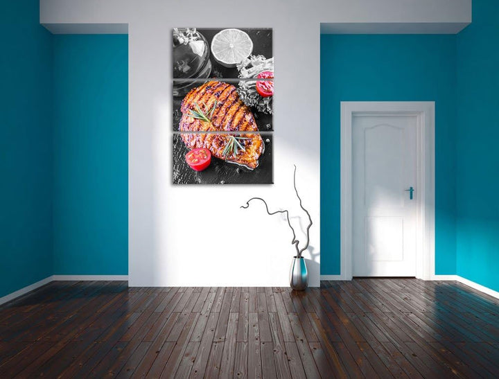 Saftiges Steak mit Tomaten schwarz/weiss 3-Teiler Leinwandbild 120x80 Bild auf Leinwand, XXL riesige