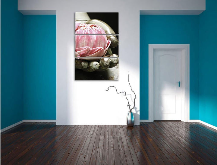 Pixxprint Lotus auf der Hand eines Buddhas als Leinwandbild | Grösse: 3 Teilig (120x80) | Wandbild|