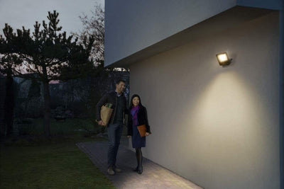 Ledvance Smarte LED Aussenleuchte mit WiFi Technologie, Flutstrahler für Aussen, RGB-Farben änderbar