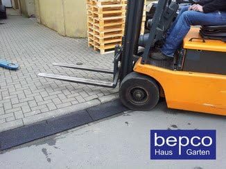 bepco Bordsteinkanten-Rampe-Set ( 2 Stück) 40 - 100 mm aus Gummifasern (schwarz) - Auffahrrampe - Tü