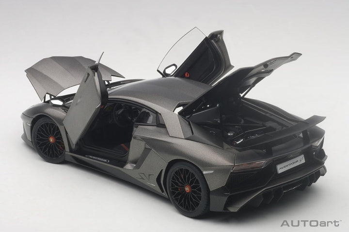 AUTOart – 74554 – Modellbau – Lamborghini Aventador LP750 – 4 SV – 2015 – Echelle 1/18, grau matt Gr
