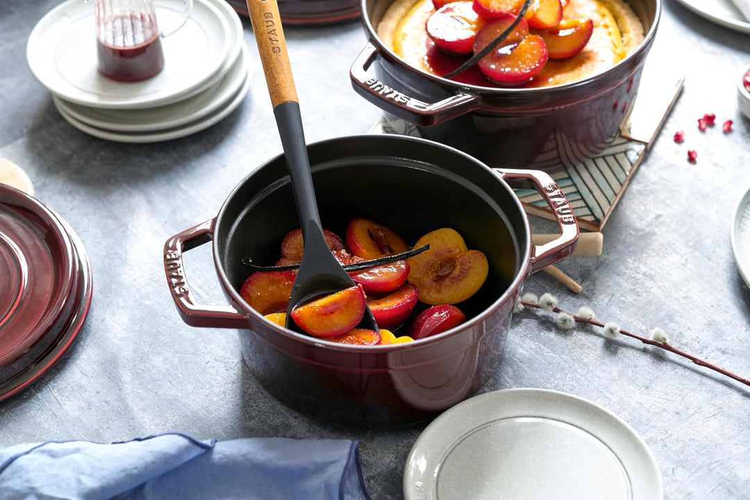 STAUB Gusseisen Bräter/Cocotte, Rund 22 cm, 2,6 L, Aromaregen Funktion, Für alle Herdarten geeignet,
