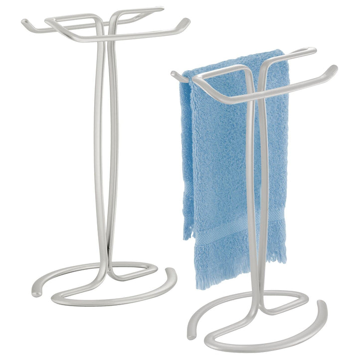 mDesign Handtuchhalter für den Waschtisch – frei stehender Handtuchständer für 2 kleine Gästehandtüc