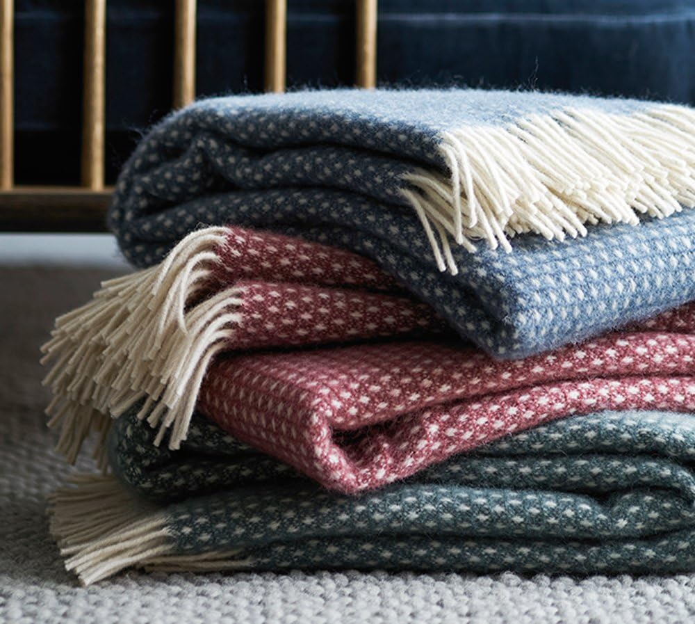 KLIPPAN: Grüngrau-cremefarbene Wolldecke 'Knut' 130x200cm aus 100% Lambswool, ca 900 g