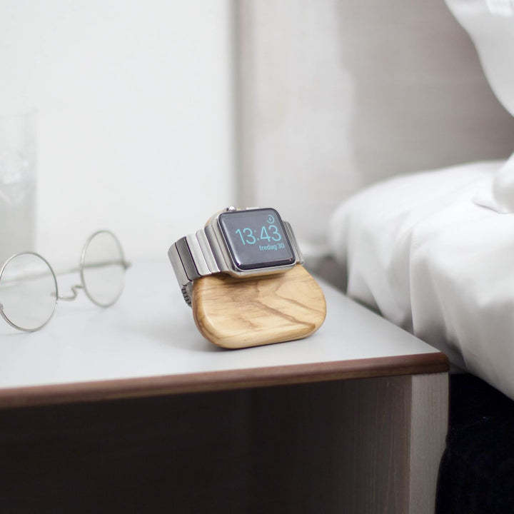 Tetra Nightstand für Apple Watch, Massive Olivenholz