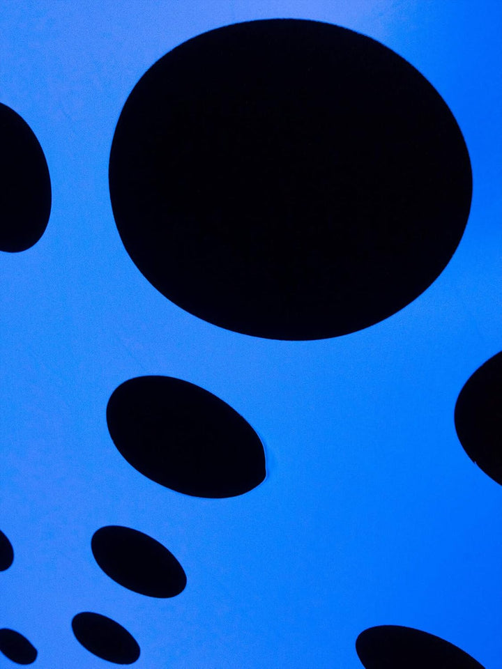 PSYWORK Schwarzlicht Segel Spandex | Mandala Dots | Hellblau | 3 x 3m | UV-aktiv | Leuchtend | Wandt