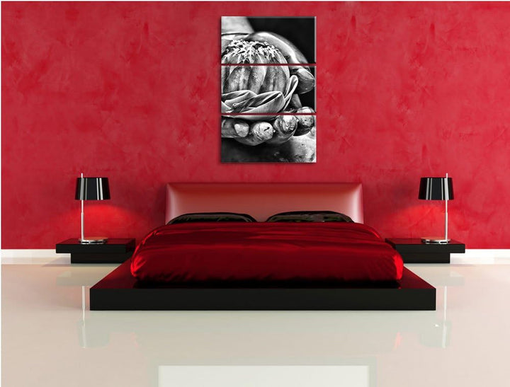 Pixxprint Lotus auf der Hand eines Buddhas als Leinwandbild/Grösse: 3 Teilig (120x80) cm/Wandbild/Ku