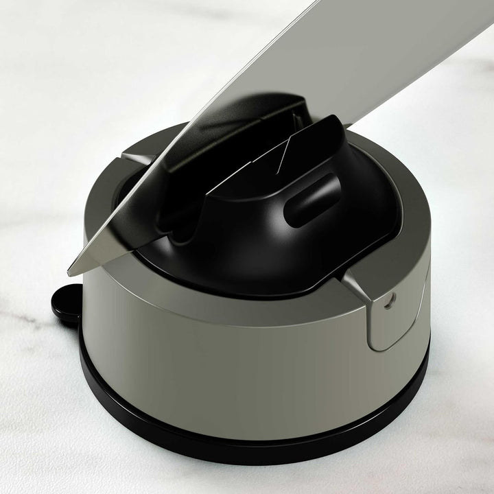 AnySharp Evo Messerschärfer, Freihändige Sicherheit, PowerGrip Saugnapf, Sicheres Schärfen aller Küc