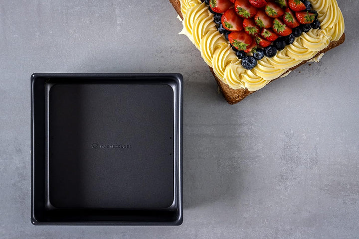 MasterClass Deep Cake Tin, 23cm Square Pan, With Loose Bottom, Non Stick, 1 mm Carbon Steel, PFOA fr