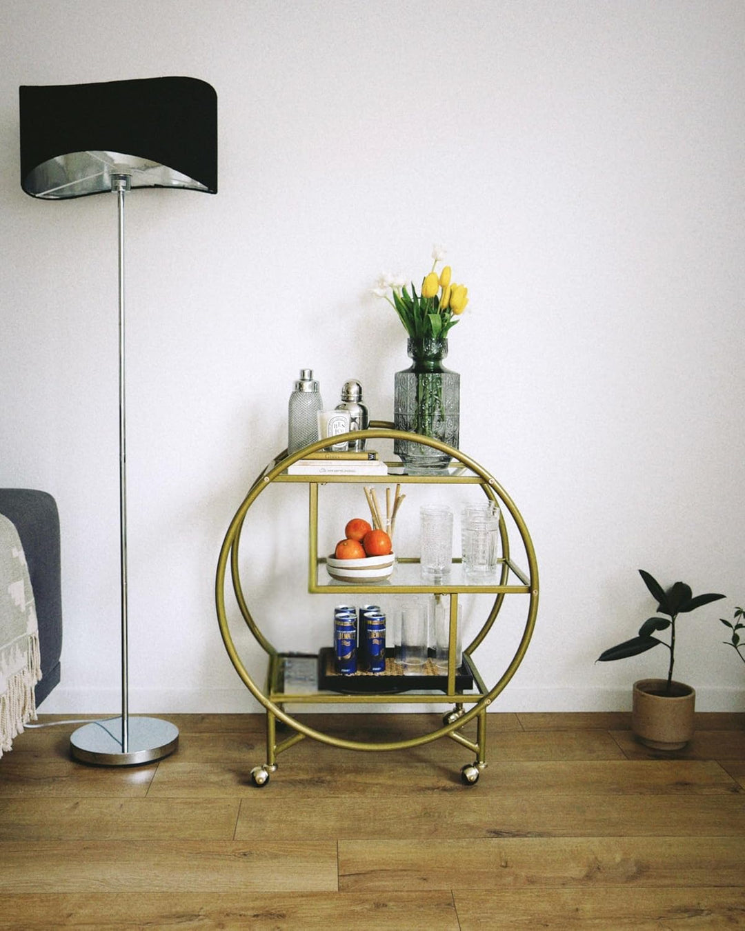Beliani Servierwagen Glasplatte transparent/Gold mit Rollen glamourös Colton