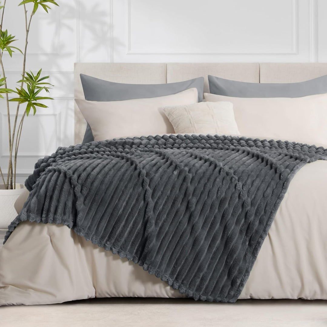 RUIKASI Kuscheldecke Flauschig Decke Grau - 220x240cm XXL Fleecedecke Sofadecke Couchdecke für Wohnz