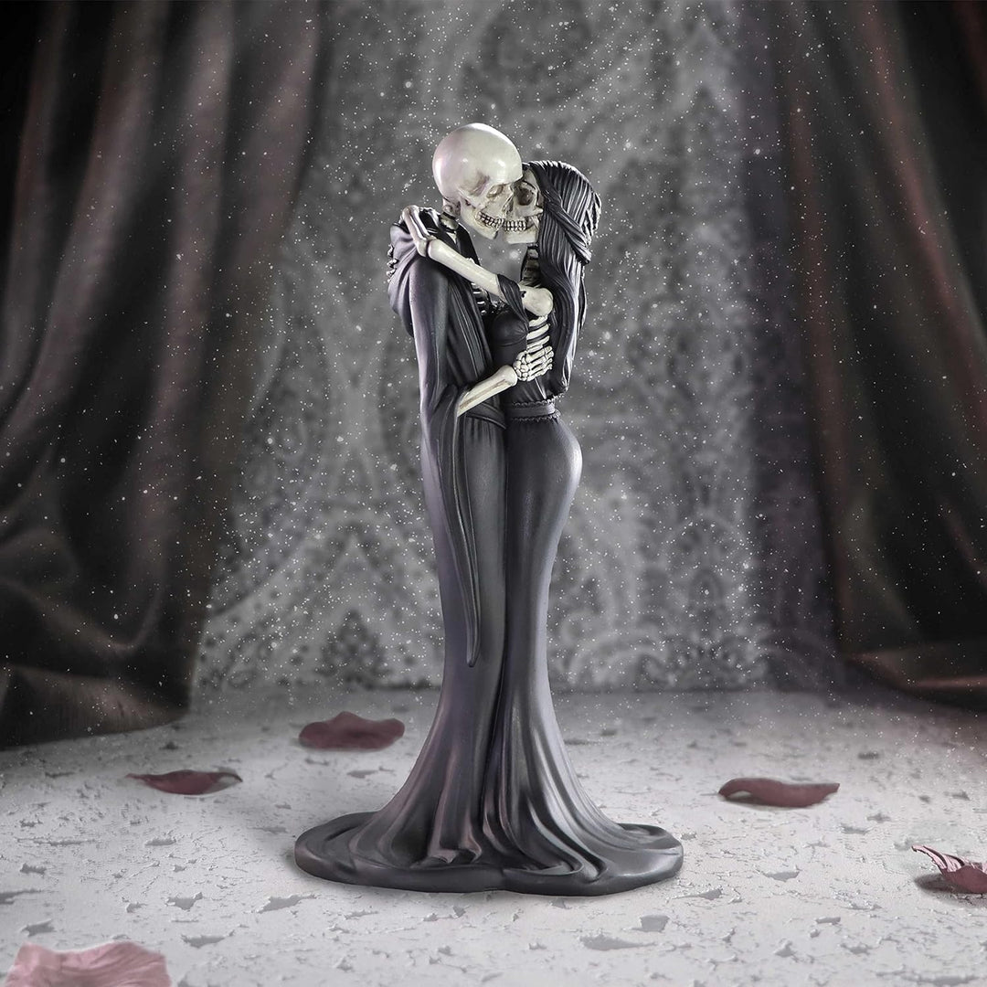Nemesis Now Eternal Kiss Dekofigur, 24 cm, Kunstharz, Gothic-Hochzeitsgeschenk, Skelett-Kuss-Figur,