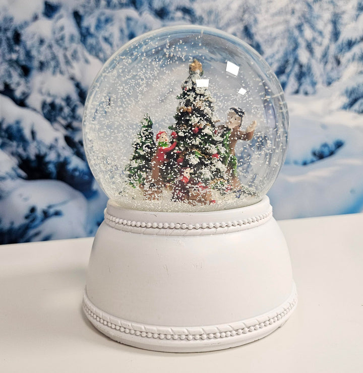 Schneekugel Nostalgie Christbaum schmücken auf Sockel kubisch weiss | Pure-Line | Schüttelkugel | H: