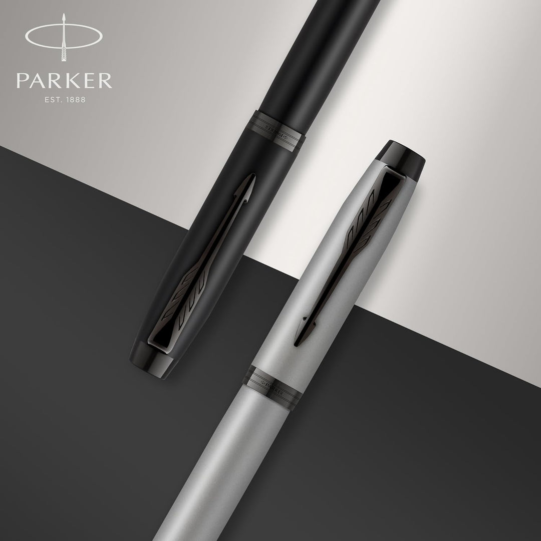 Parker IM Füller , schwarze Lackierung mit Chromzierteilen , Füllfederhalter mit mittlerer Feder , b