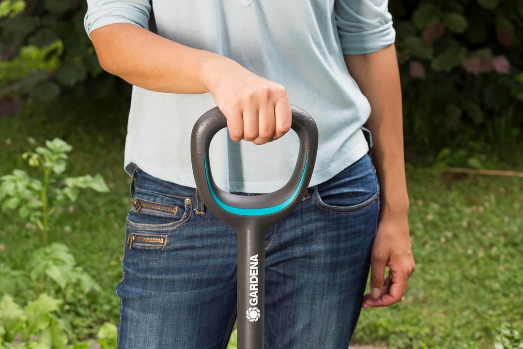 Gardena ErgoLine Damen-Spaten: Gartenspaten aus Qualitätsstahl zum Umgraben und Ausheben, mit Tritts