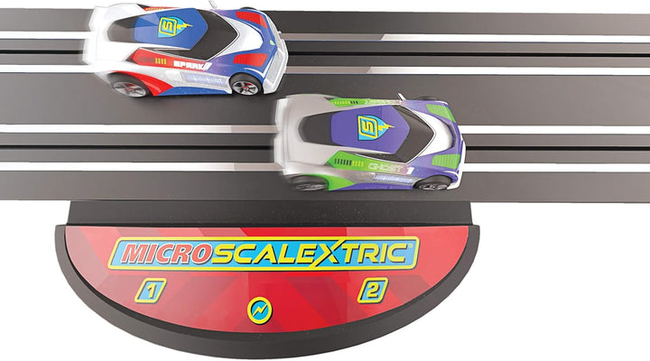 Scalextric Netzbetriebenes Schienenstück – Micro Zubehör, Silber, Netzbetriebenes Schienenstück