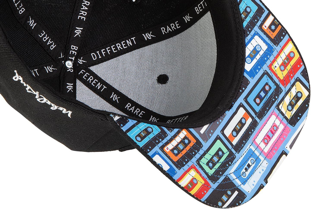 Nebelkind Snapback Cap Schwarz Kassetten Retro Grössenverstellbar Unisex One Size