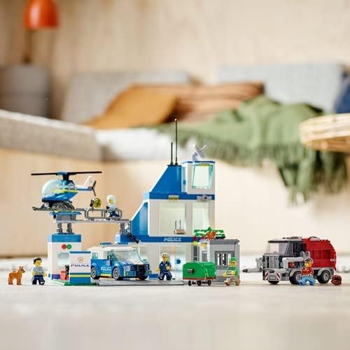 LEGO 60316 City Polizeistation mit Polizeiauto, Müllauto und Hubschrauber, Polizei-Spielzeug für Jun