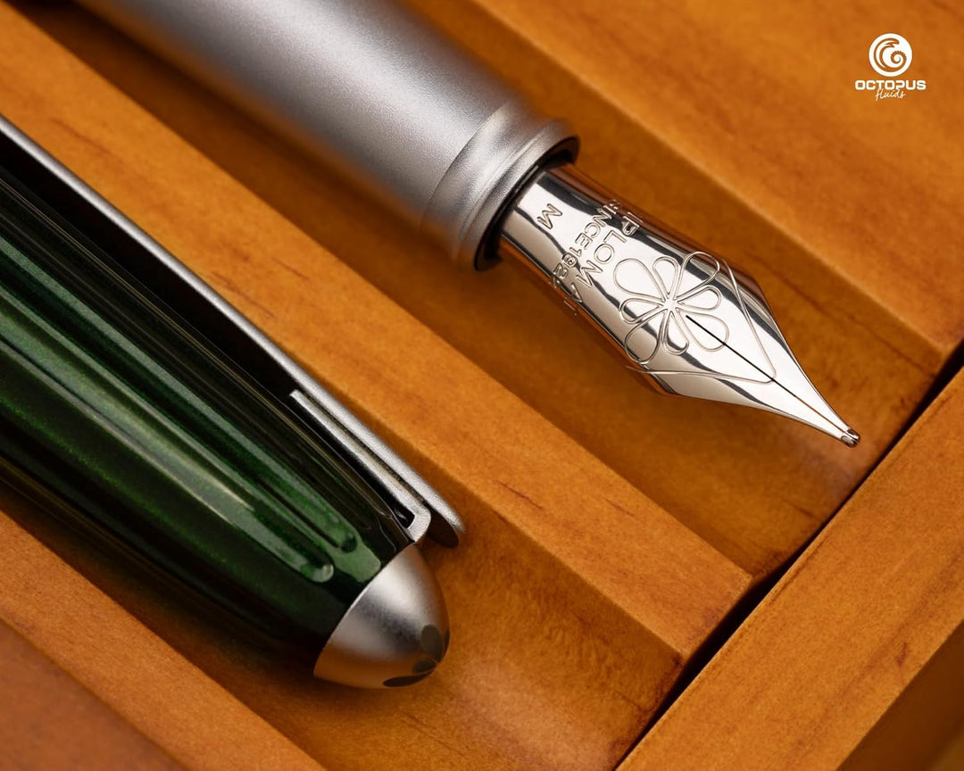 Diplomat Aero Füllhalter Set in Evergreen mit Edelstahlfeder M und Füllertinte Königsblau im Tinteng