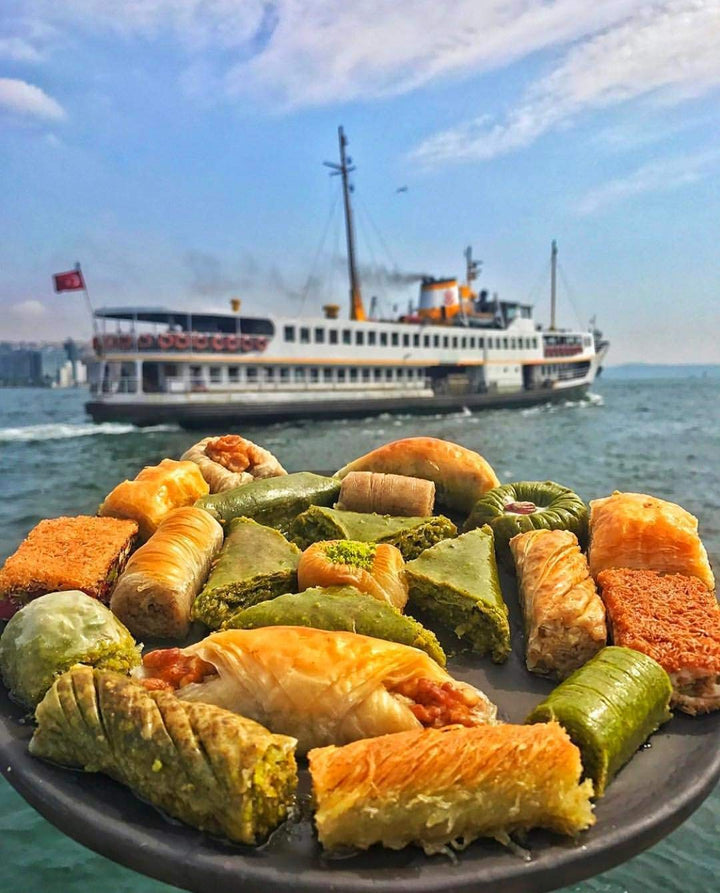 Hafiz Mustafa 1864 Istanbul Baklava Gebäckdose – Gebackene Baklava Dessertsnacks aus frischen Phyllo