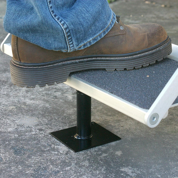 Camco Save-A-Step Brace stabilisiert Wohnmobilstufen, schützt vor Durchbiegen und Verschleiss, belas
