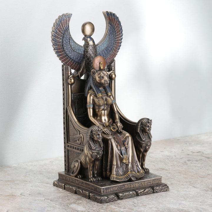 Antike Ägyptische Göttin der Heilung Sachmet sitzend auf Thron Statue