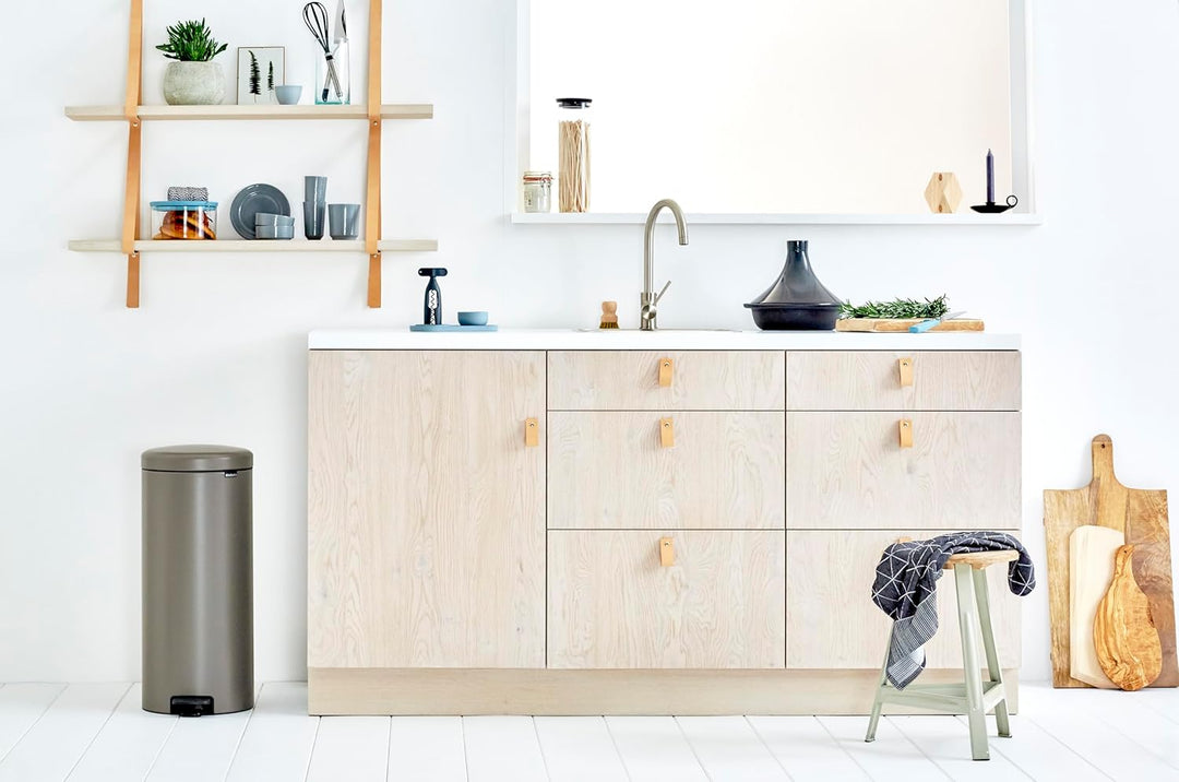 Brabantia 114441 Pedal Bin newIcon Treteimer mit Kunststoffeinsatz in Platin, Plastik, Platinum, 30