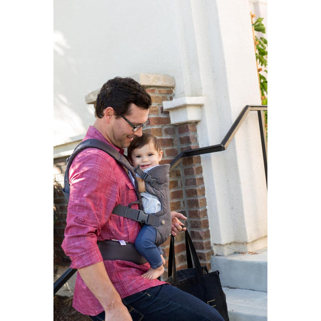 Infantino Flip Advanced 4-in-1-Trage mit Lätzchen – ergonomisch, umwandelbar, mit der Vorderseite na