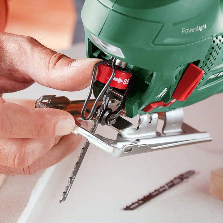 Bosch Home and Garden Stichsäge PST 900 PEL, Grau (620W, Hubzahl bei Leerlauf 500 bis 3100 U/min, in