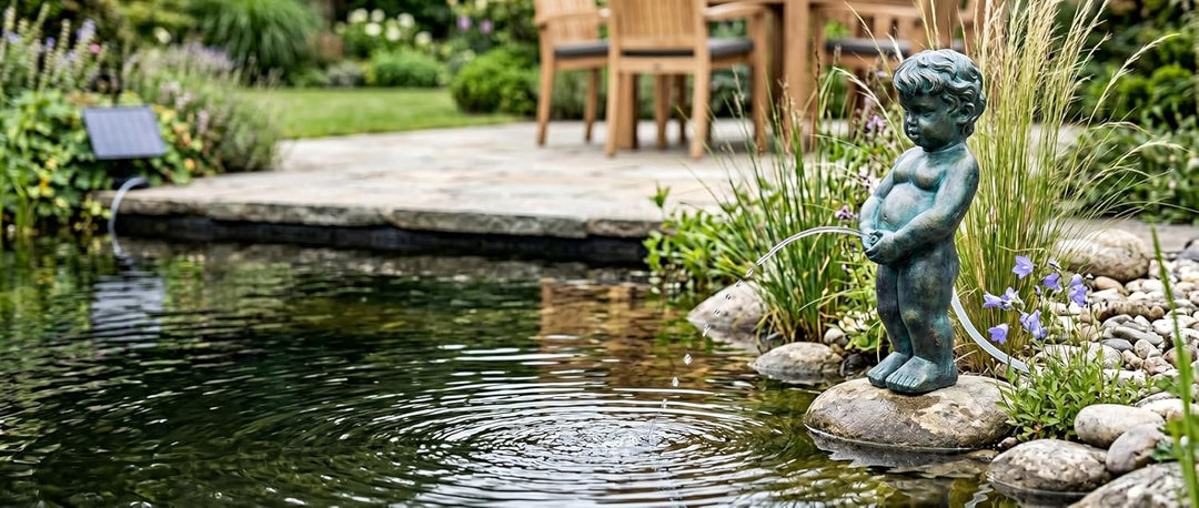 Arnusa Solar Wasserspeier – Teichfigur mit Solarpumpe & Wasserspiel – Gartendeko aus Polyresin in Ku
