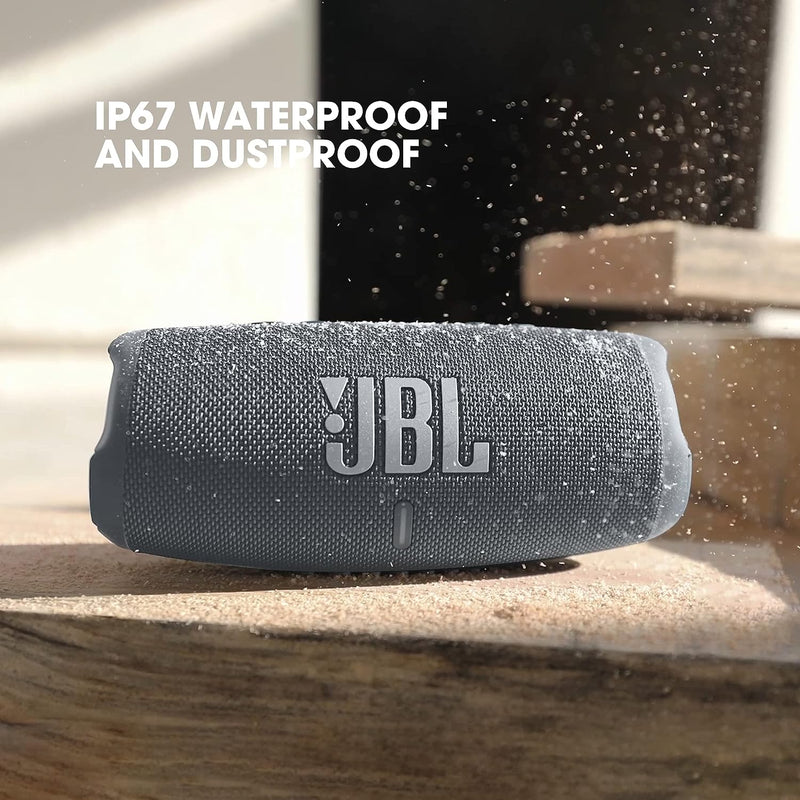 JBL Charge 5 Bluetooth-Lautsprecher in Grau – Wasserfeste, portable Boombox mit integrierter Powerba