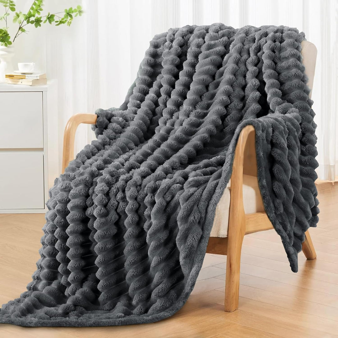 RUIKASI Kuscheldecke Flauschig Decke Grau - 130x150cm Fleecedecke Sofadecke Couchdecke für Wohnzimme