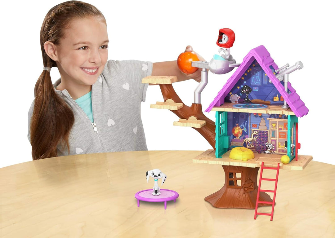 Mattel GDL88 - Disney Das Haus der 101 Dalmatiner Dylans Baumhaus Spielset mit Dylan und Dolly, Spie