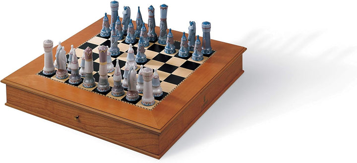 LLADRÓ Mittelalterliches Schachspiel, Komplett (Figuren + Box). Schachpiel. Porzellan.