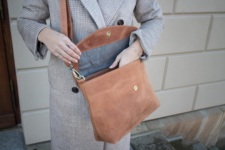 HOLZRICHTER BERLIN Umhängetasche (L) - Premium Leder Messenger Tasche Camel-braun, Camel-braun
