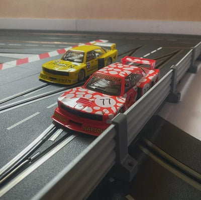 Begrenzung Fangzaun Zaun Leitplanke kompatibel für Carrera 124 132 Uni, Ninco, Scalextric (1m), 1m