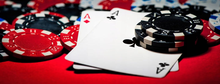 Girox klassisches Pokerkoffer Set 300 Chips - Aluminiumkoffer 38,7 x 23,5 x 6,5 cm - Pokerset mit 2