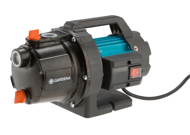 Gardena Gartenpumpe 3700/4 Basic: Bewässerungspumpe mit 3700 l/h Fördermenge, Leistung 800 W, langle